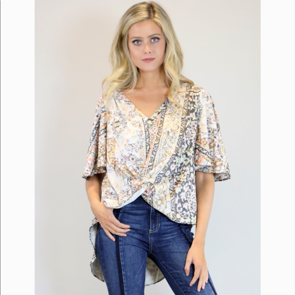 ✨Judith March Persian Twist Front Hi Low Top💓